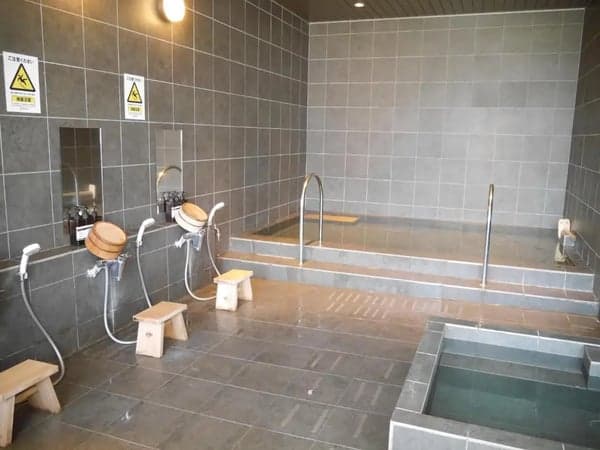 HEARTS Capsule Hotel & Spa